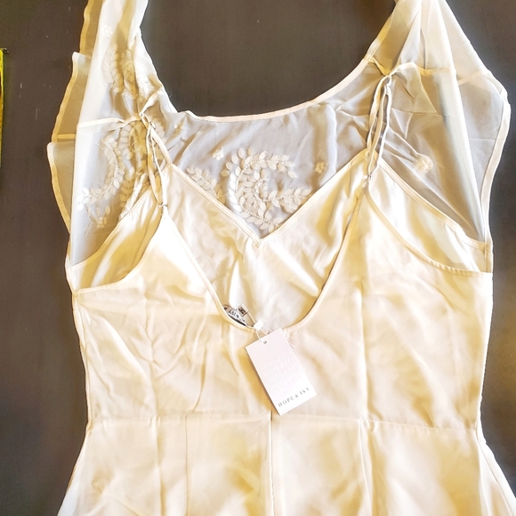 HOPE & IVY | Tie-Back Embroidered Maxi Wedding Dress in Ivory sz 14 - Picture 12 of 16